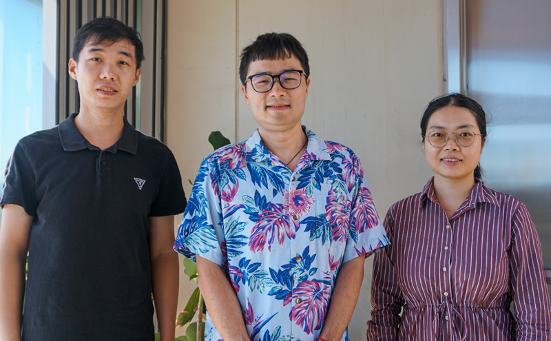 Lang Wu (center) with trainees Shuai Liu (left) and Hua Zhong (right)