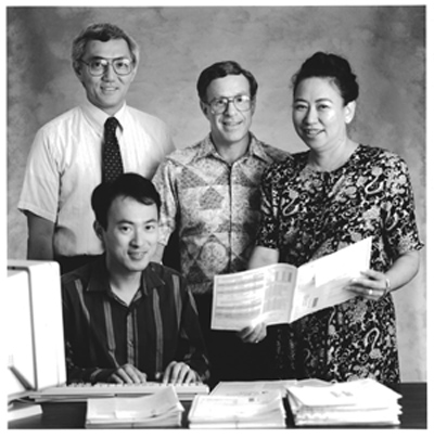 Cancer Research Center of Hawaiʻi faculty & staff group photo